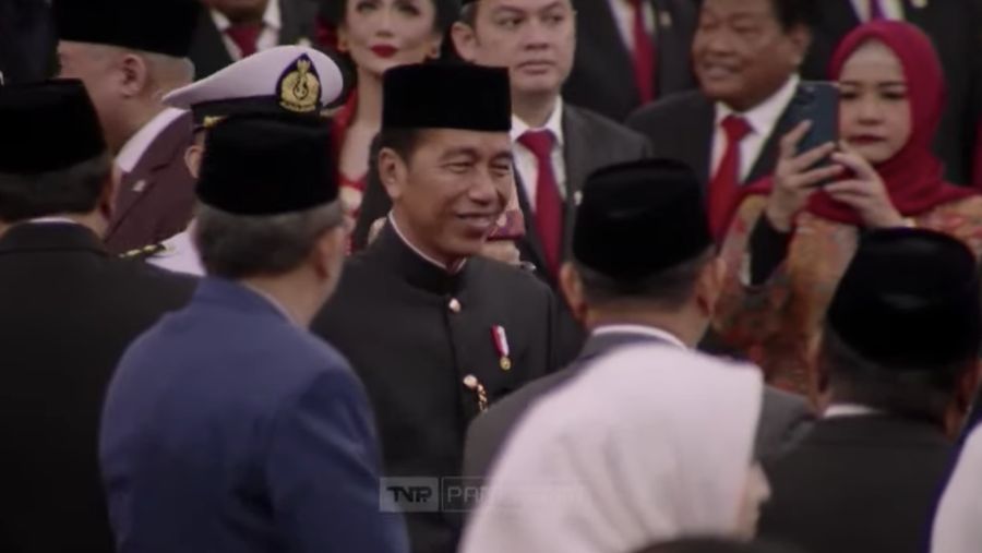 Presiden Joko Widodo dan Wakil Presiden Ma'aruf Amin memasuki ruang Sidang Tahunan MPR dan Sidang Bersama DPR RI-DPD RI di gedung DPR/MPR RI, Jakarta, Jumat (16/8/2024). (Tangkapan Layar Youtube DPR RI)