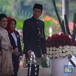 Pakai Baju Adat Bangsawan Betawi, Ini Pesan Jokowi untuk Jakarta