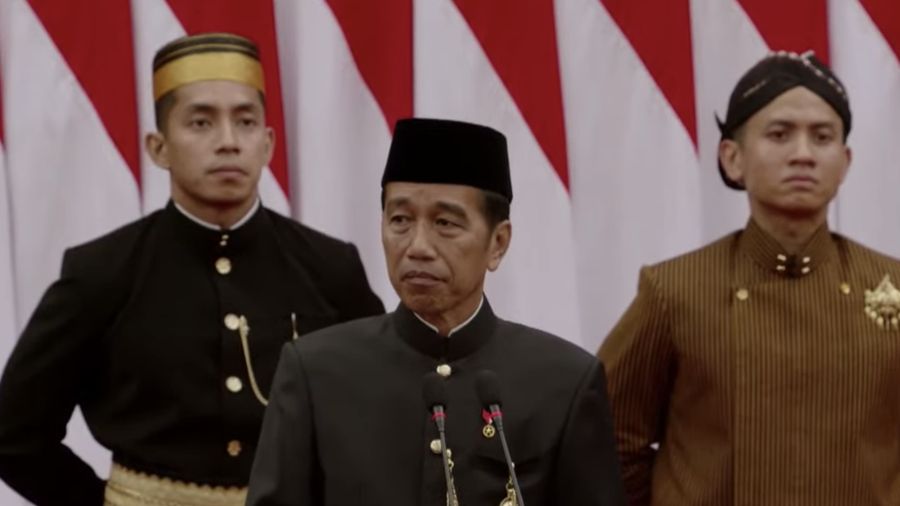 Presiden Joko Widodo saat memberikan pidato dalam Sidang Tahunan MPR dan Sidang Bersama DPR RI-DPD RI di gedung DPR/MPR RI, Jakarta, Jumat (16/8/2024). (Tangkapan Layar Youtube DPR RI)