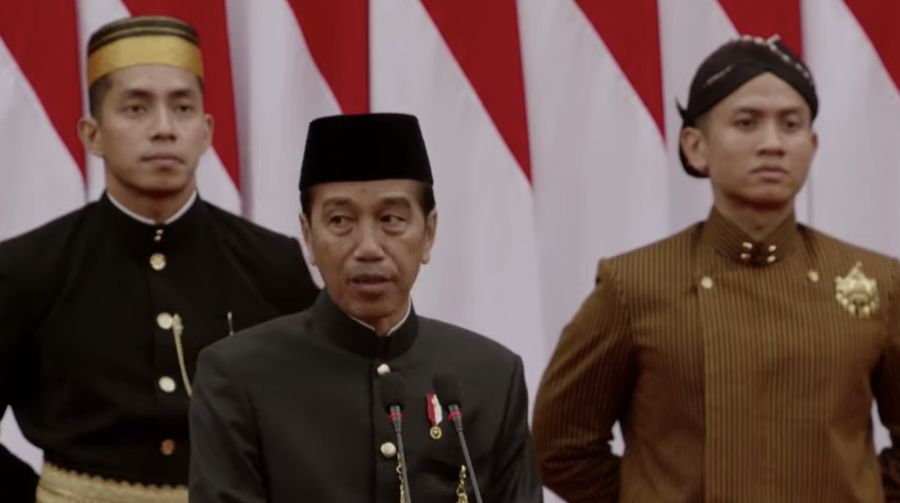 Presiden Joko Widodo saat memberikan pidato dalam Sidang Tahunan MPR dan Sidang Bersama DPR RI-DPD RI di gedung DPR/MPR RI, Jakarta, Jumat (16/8/2024). (Tangkapan Layar Youtube DPR RI)