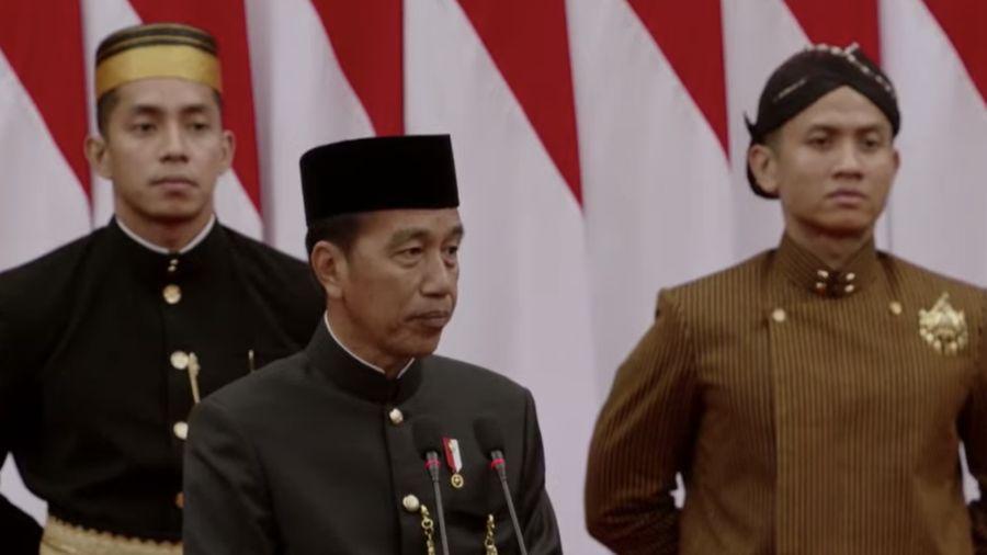 Presiden Joko Widodo saat memberikan pidato dalam Sidang Tahunan MPR dan Sidang Bersama DPR RI-DPD RI di gedung DPR/MPR RI, Jakarta, Jumat (16/8/2024). (Tangkapan Layar Youtube DPR RI)