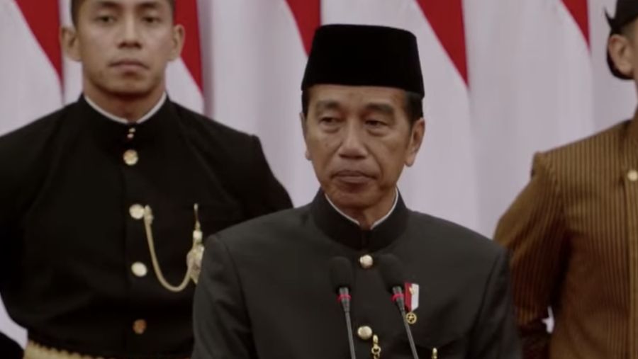 Presiden Joko Widodo saat memberikan pidato dalam Sidang Tahunan MPR dan Sidang Bersama DPR RI-DPD RI di gedung DPR/MPR RI, Jakarta, Jumat (16/8/2024). (Tangkapan Layar Youtube DPR RI)
