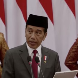 Jokowi Umumkan Program Makan Bergizi Gratis Prabowo Masuk APBN 2025