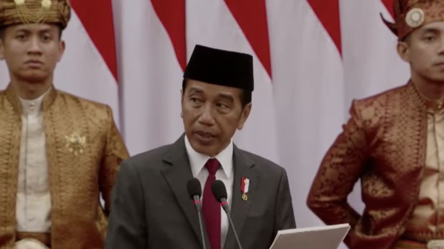 Presiden Joko Widodo saat memberikan pidato dalam Sidang Tahunan MPR dan Sidang Bersama DPR RI-DPD RI di gedung DPR/MPR RI, Jakarta, Jumat (16/8/2024). (Tangkapan Layar Youtube DPR RI)