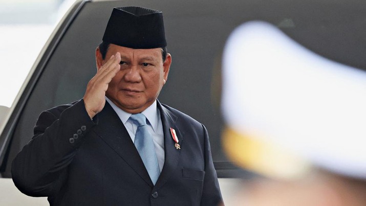 Presiden terpilih Prabowo Subianto tiba di gedung DPR/MPR RI, Jakarta, Jumat (16/8/2024). (REUTERS/Ajeng Dinar Ulfiana/Pool)