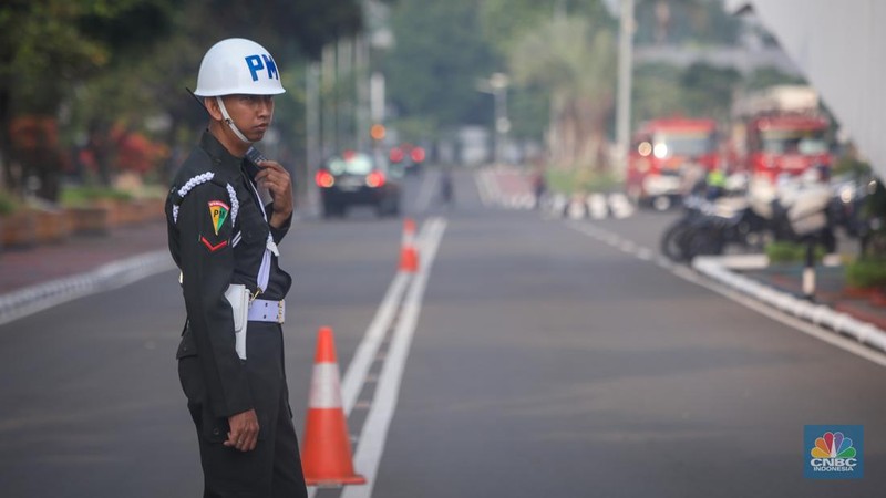 Sejumlah anggota Polisi Militer (PM) melakukan penjagaam jelang Sidang Tahunan MPR dan Sidang Bersama DPR RI-DPD RI di gedung DPR/MPR RI, Jakarta, Jumat (16/8/2024). (CNBC Indonesia/Faisal Rahman)
