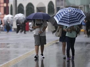 Topan Ampil Hantam Jepang, Penerbangan Aman?