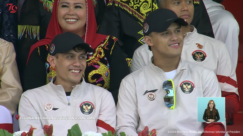 Pasangan artis Thariq Halilintar dan Aaliyah Massaid menjadi salah satu yang ikut menghadiri Upacara HUT RI ke-79 di Ibu Kota Nusantara, Sabtu (17/8/2024). Pasangan artis Thariq Halilintar dan Aaliyah Massaid menjadi salah satu yang ikut menghadiri Upacara HUT RI ke-79 di Ibu Kota Nusantara, Sabtu (17/8/2024). (Tangkapan Layar Youtube Sekretariat Presiden)