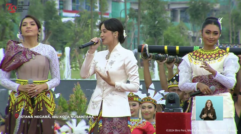 Pasangan artis Thariq Halilintar dan Aaliyah Massaid menjadi salah satu yang ikut menghadiri Upacara HUT RI ke-79 di Ibu Kota Nusantara, Sabtu (17/8/2024). (Tangkapan Layar Youtube Sekretariat Presiden)
