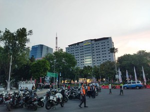 Upacara Selesai, Dishub Gembosi Motor Parkir Seberang Istana Merdeka