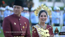 Foto: AHY dan Annisa Pohan Raih Gelar Busana Adat Terbaik di Upacara HUT RI