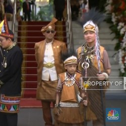 Hadiri Upacara HUT RI di Istana Merdeka, Gibran Pakai Baju Adat Papua