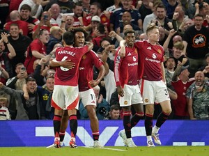 Premier League: MU Menangi Match Perdana, Fans Gelar Pesta Makan!