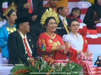 Momen Titiek Soeharto Berbaju Adat Hadiri Upacara di Istana Jakarta