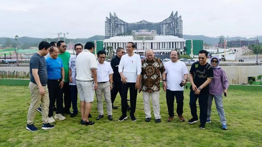 Menjelang puncak peringatan Hari Kemerdekaan ke-79 RI, Presiden Joko Widodo (Jokowi) mengajak para pimpinan lembaga negara untuk mengunjungi beberapa infrastruktur penting di IKN. (Instagram @Jokowi)