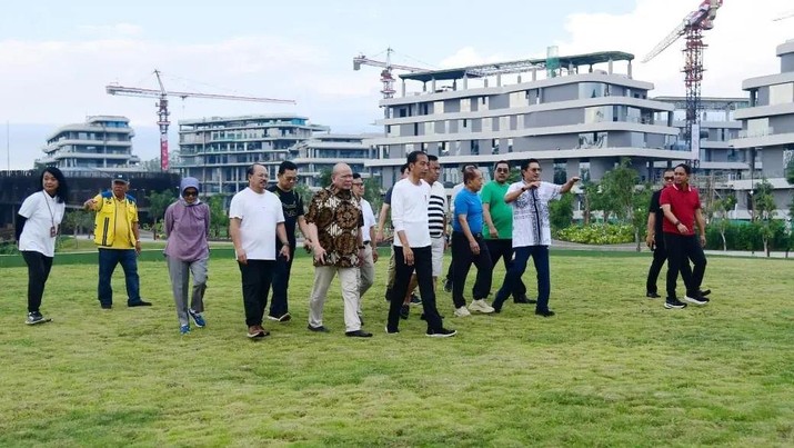 Menjelang puncak peringatan Hari Kemerdekaan ke-79 RI, Presiden Joko Widodo (Jokowi) mengajak para pimpinan lembaga negara untuk mengunjungi beberapa infrastruktur penting di IKN. (Instagram @Jokowi)