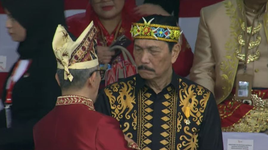 Menko Marves Luhut Binsar Pandjaitan saat mengikuti Upacara Peringatan Detik-detik Proklamasi di Istana Negara Ibu Kota Nusantara (IKN), Sabtu (17/8/2024). (Tangkapan Layar Youtube Sekretariat Presiden)