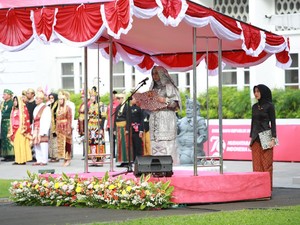 Parade Busana Adat Nusantara Warnai Peringatan Kemerdekaan RI di Banyuwangi