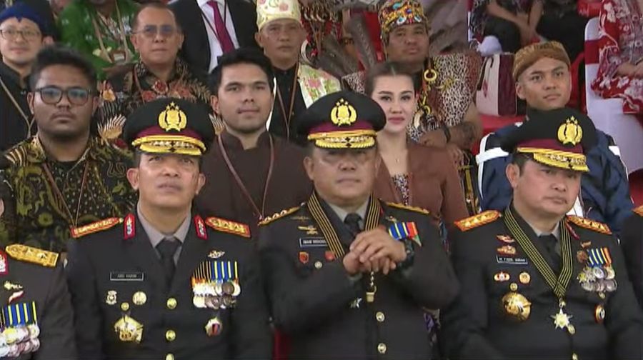 Pasangan artis Thariq Halilintar dan Aaliyah Massaid menjadi salah satu yang ikut menghadiri Upacara HUT RI ke-79 di Ibu Kota Nusantara, Sabtu (17/8/2024). (Tangkapan Layar Youtube Sekretariat Presiden)