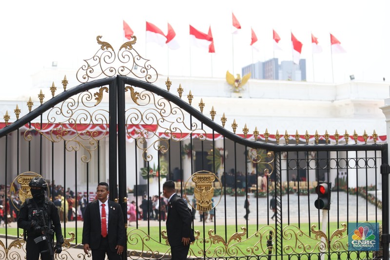 Pengamanan di Istana Negara, Jakarta jelang peringatan detik-detik proklamasi berlangsung sangat ketat, Sabtu (17/8/2024). (CNBC Indonesia/Tri Susilo)