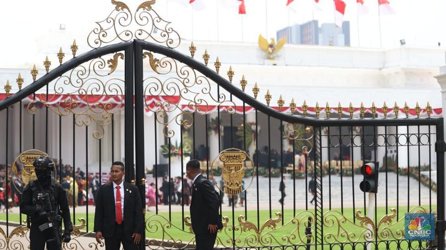 Pengamanan di Istana Negara, Jakarta jelang peringatan detik-detik proklamasi berlangsung sangat ketat, Sabtu (17/8/2024). (CNBC Indonesia/Tri Susilo)