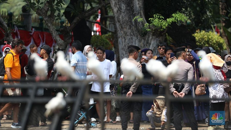 Pengamanan di Istana Negara, Jakarta jelang peringatan detik-detik proklamasi berlangsung sangat ketat, Sabtu (17/8/2024). (CNBC Indonesia/Tri Susilo)