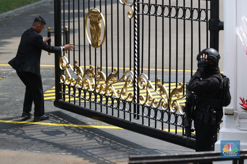 Pengamanan di Istana Negara, Jakarta jelang peringatan detik-detik proklamasi berlangsung sangat ketat, Sabtu (17/8/2024). (CNBC Indonesia/Tri Susilo)