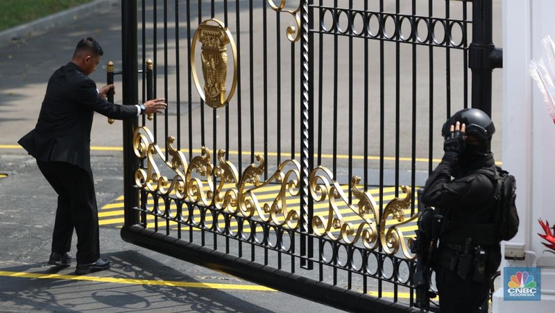 Pengamanan di Istana Negara, Jakarta jelang peringatan detik-detik proklamasi berlangsung sangat ketat, Sabtu (17/8/2024). (CNBC Indonesia/Tri Susilo)