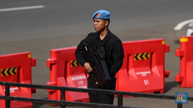Pengamanan di Istana Negara, Jakarta jelang peringatan detik-detik proklamasi berlangsung sangat ketat, Sabtu (17/8/2024). (CNBC Indonesia/Tri Susilo)
