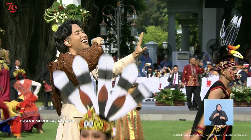 Pasangan artis Thariq Halilintar dan Aaliyah Massaid menjadi salah satu yang ikut menghadiri Upacara HUT RI ke-79 di Ibu Kota Nusantara, Sabtu (17/8/2024). (Tangkapan Layar Youtube Sekretariat Presiden)