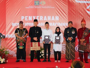 HUT Ke-79 RI, Pj Gubernur Jateng Serahkan Remisi 7.953 Warga Binaan