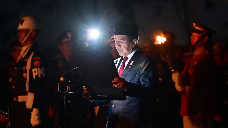 Presiden Joko Widodo memimpin apel kehormatan dan renungan suci di Taman Kusuma Bangsa, Ibu Kota Nusantara (IKN), Provinsi Kalimantan Timur pada Sabtu, (17/8/2024). (Dok. Biro Pers Sekretariat Presiden)