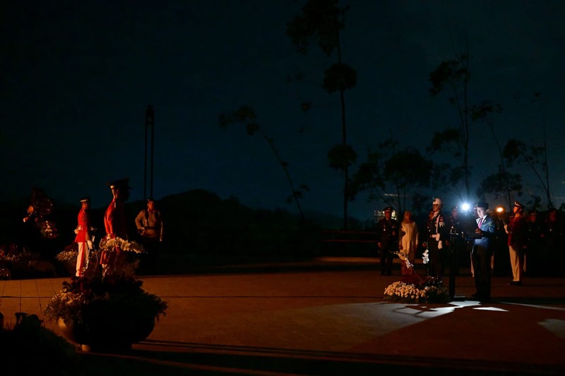 Presiden Joko Widodo memimpin apel kehormatan dan renungan suci di Taman Kusuma Bangsa, Ibu Kota Nusantara (IKN), Provinsi Kalimantan Timur pada Sabtu, (17/8/2024). (Dok. Biro Pers Sekretariat Presiden)