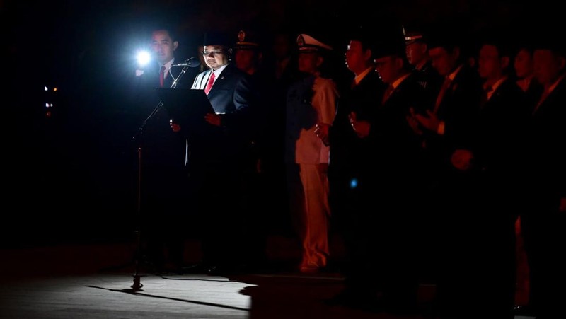 Presiden Joko Widodo memimpin apel kehormatan dan renungan suci di Taman Kusuma Bangsa, Ibu Kota Nusantara (IKN), Provinsi Kalimantan Timur pada Sabtu, (17/8/2024). (Dok. Biro Pers Sekretariat Presiden)