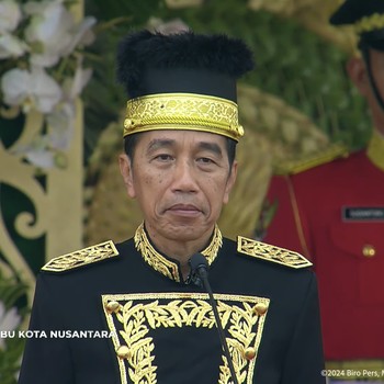 Melihat Detail Pakaian Adat Jokowi di Upacara HUT ke-79 RI