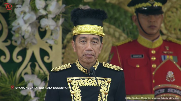 Presiden Joko Widodo saat menjadi inspektur upacara memperingati HUT RI ke-79 Republik Indonesia di Istana Negara, Ibu Kota Nusantara (IKN), Kalimantan Timur, Sabtu (17/8/2024). (Tangkapan Layar Youtube Sekretariat Presiden)