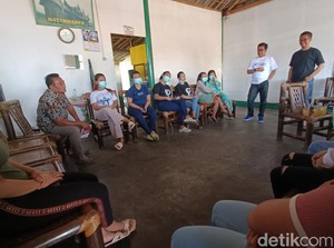 Temui Pekerja Seks Gang Sadar Banyumas, Rektor UMP Tawarkan Beasiswa