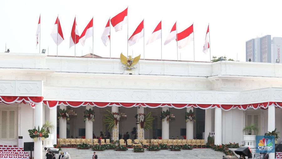 Suasana jelang HUT RI ke 79 di Istana Merdeka, Jakarta, Sabtu (17/8/2024). (CNBC Indonesia/Tri Susilo)