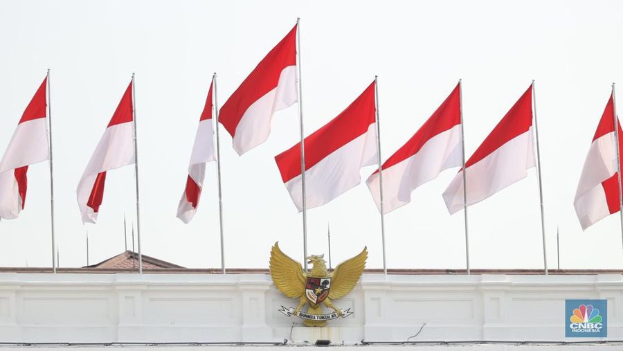 Suasana jelang HUT RI ke 79 di Istana Merdeka, Jakarta, Sabtu (17/8/2024). (CNBC Indonesia/Tri Susilo)