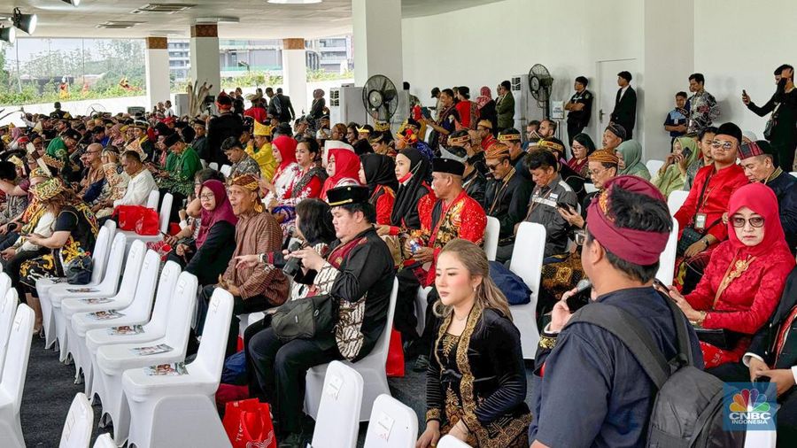 Suasana jelang Upacara Bendera dalam rangka HUT RI ke 79 di Istana Negara Ibu Kota Nusantara (IKN), Sabtu (17/8/2024). (CNBC Indonesia/Dina Gurning)