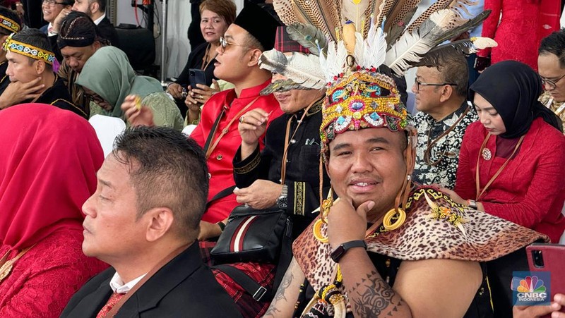 Suasana jelang Upacara Bendera dalam rangka HUT RI ke 79 di Istana Negara Ibu Kota Nusantara (IKN), Sabtu (17/8/2024). (CNBC Indonesia/Dina Gurning)