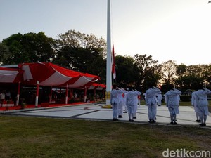 Pj Gubernur Sulsel Pimpin Upacara Penurunan Bendera, Serukan Semangat Berkarya