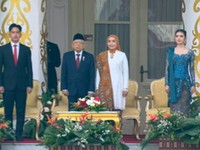 Kompak Berjas Hitam, Ma'ruf Amin & Gibran di Upacara Penurunan Bendera