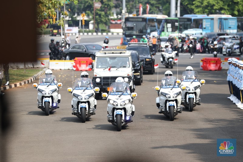 Musisi memainkan musik saat pembukaan upacara 17 Agustus di Istana Mereka, Jakarta, Sabtu (17/8/2024). Musisi memainkan musik saat pembukaan upacara 17 Agustus di Istana Mereka, Jakarta, Sabtu (17/8/2024). (CNBC Indonesia/Tri Susilo)