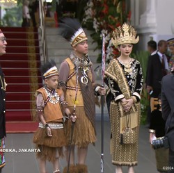 Hadiri Upacara HUT RI di Jakarta, Gibran Pakai Baju Adat Papua