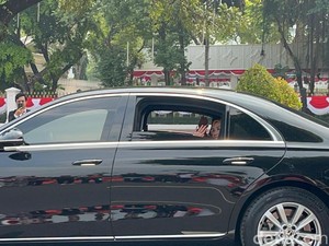 Momen Maruf Amin Sapa Warga di Depan Istana Merdeka Usai Upacara HUT RI