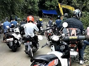 Buka Tutup Jalan Poros Maros-Bone di Tompo Ladang, Kendaraan Antre 1 Km