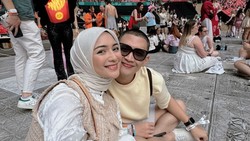 Foto Citra Kirana-Rezky Aditya Nonton Konser Taylor Swift di London, Bak ABG