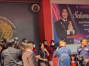Senyum Jessica Wongso Saat Keluar Lapas Usai Dapat Bebas Bersyarat
