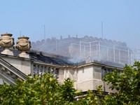 Potret Somerset House London Kebakaran, 20 Mobil Pemadam Dikerahkan